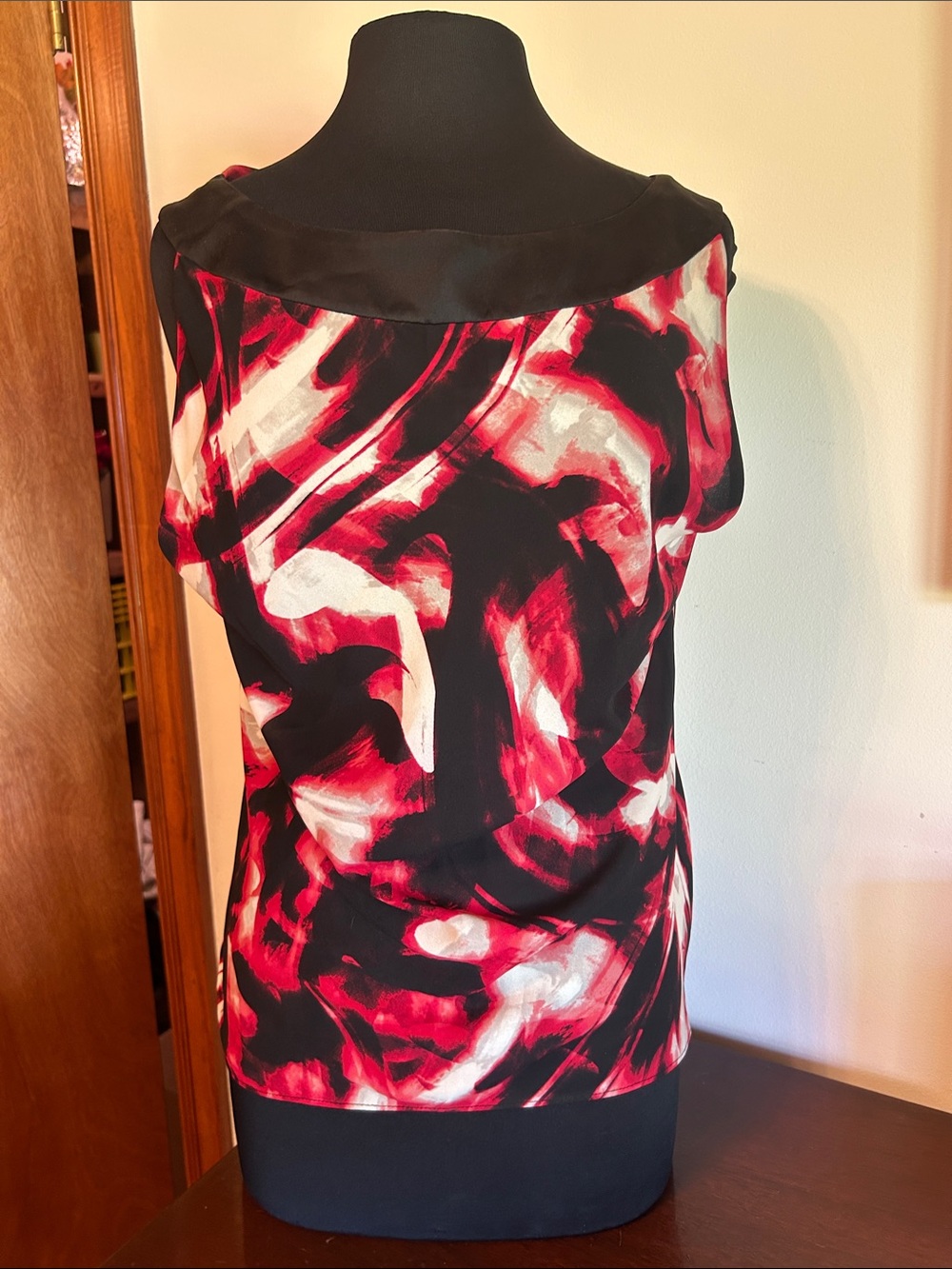 Anne Klein Red, Black & White Abstract Cap-Sleeve Blouse